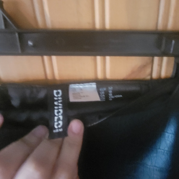 Faux leather plus size 18 mini skirt with slit - Picture 4 of 5